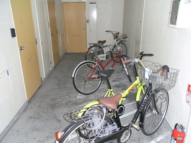 ル・パレ本山中の駐車場|駐輪場