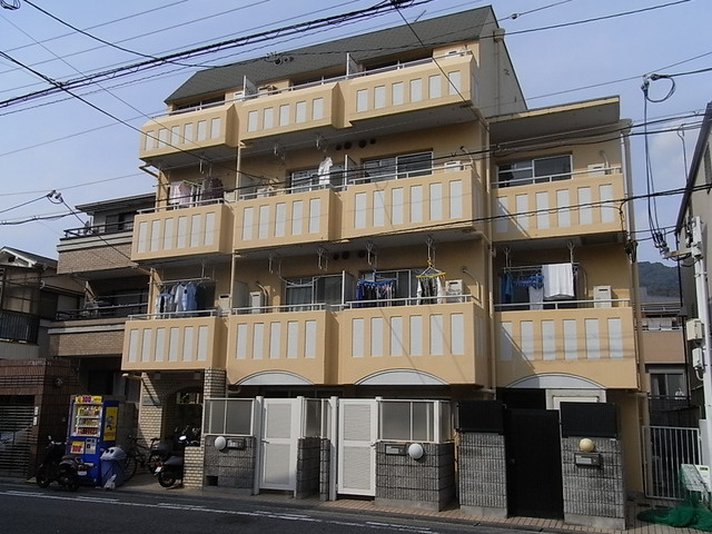 ル・パレ本山中の外観