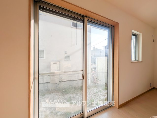 あきる野市野辺　中古住宅の居間・リビング|【Comfortable Days】◆心地よい毎日を◆家具の配置やインテリアを考える楽しみが広がるLDK。家族のライフスタイルに合わせて、自分たちらしい住まいづくりができます。