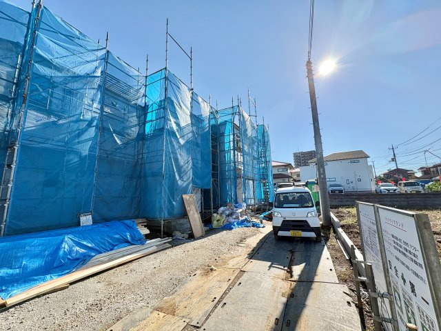 《仲介手数料半額》上尾市緑丘1期　4号棟の前面道路含む現地写真