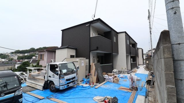 ジーメゾン塩屋の駐車場