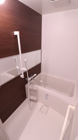 ジーメゾン塩屋の浴室
