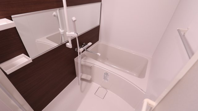 ジーメゾン塩屋の浴室