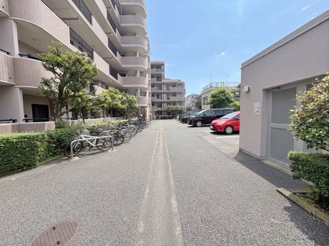 モアクレスト小竹向原のその他|広々と敷地
平置き駐車スペースございます