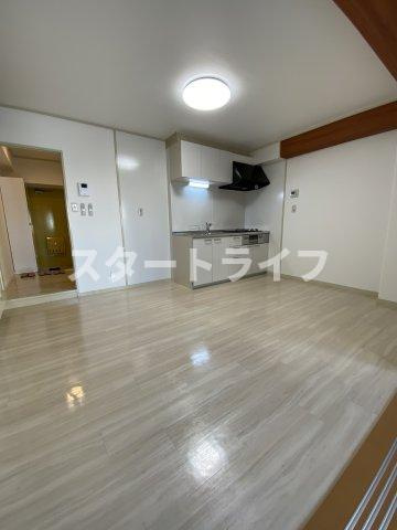 大阪市淀川区三国本町２丁目の賃貸マンションの居間・リビング