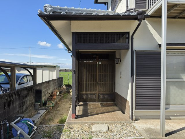 丸亀市川西町北売物件の玄関