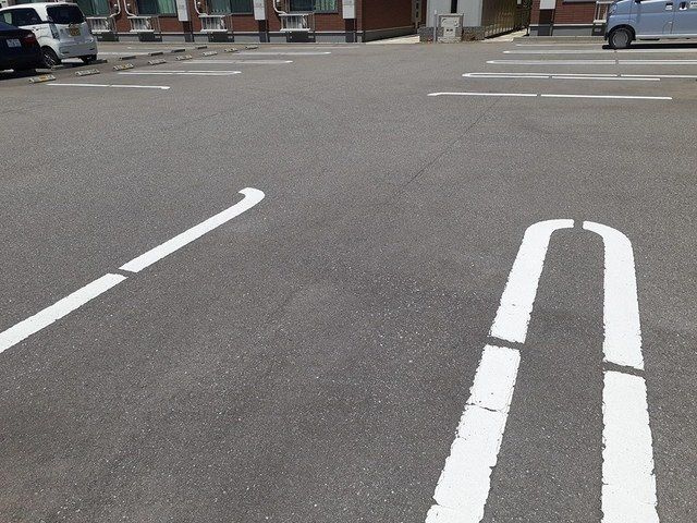 ローレルＮＳⅧの駐車場