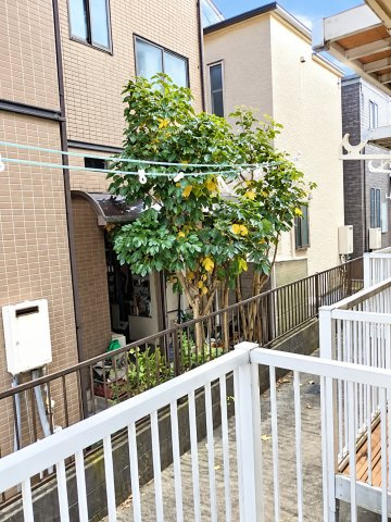 浦安市猫実５丁目のアパートのバルコニー