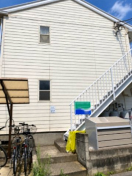 浦安市猫実５丁目のアパートのエントランス