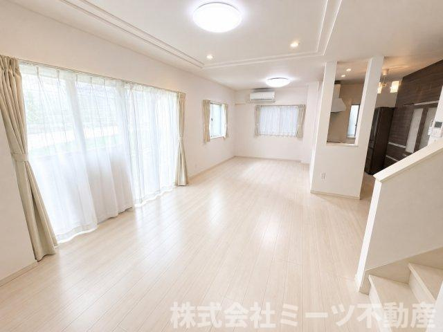 友井４丁目　中古戸建の居間・リビング