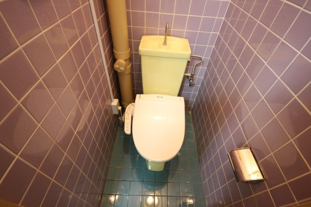 センチュリー櫛原のトイレ|落ち着いた色調のトイレです