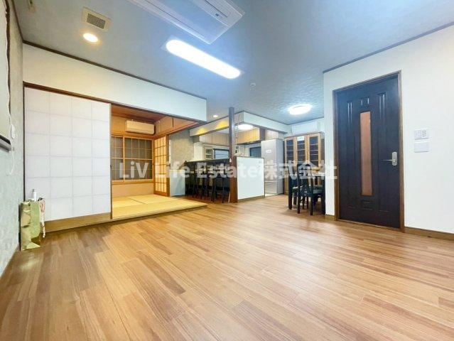 松山1丁目戸建の居間・リビング