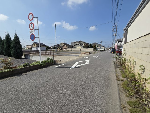 新築　太田市尾島町　2号棟　Blooming Gardenの前面道路含む現地写真|現地写真　北側前面道路幅員約5.8ｍ