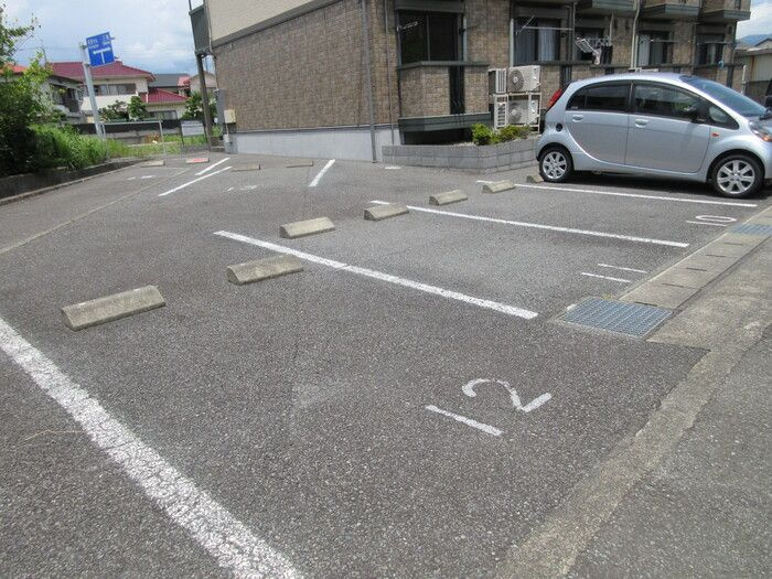 クレ ドゥ リュヌの駐車場