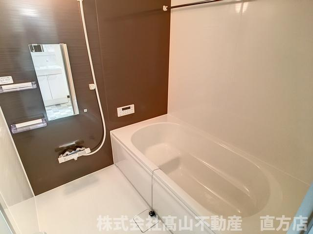 直方市大字頓野のアパートの浴室