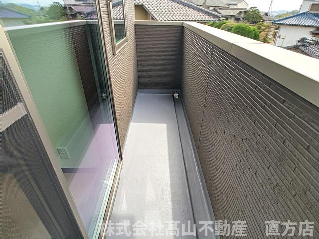 直方市大字頓野のアパートのバルコニー