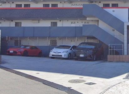 クレール青葉台の駐車場