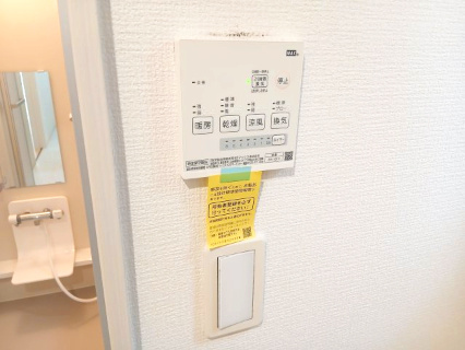 比企郡滑川町月の輪3丁目　中古戸建の発電・温水設備