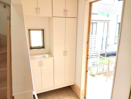 比企郡滑川町月の輪3丁目　中古戸建の玄関