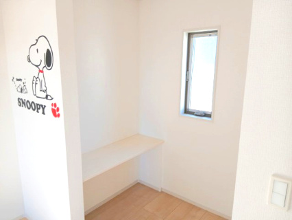 比企郡滑川町月の輪3丁目　中古戸建の洋室|２階洋室（８帖）カウンター