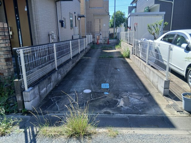 比企郡滑川町月の輪3丁目　中古戸建の駐車場|２～３台可能（車種による）