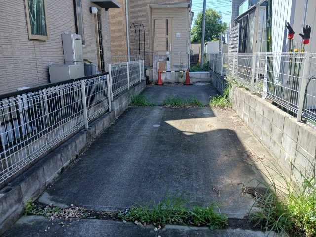 比企郡滑川町月の輪3丁目　中古戸建の駐車場|２～３台可能（車種による）
