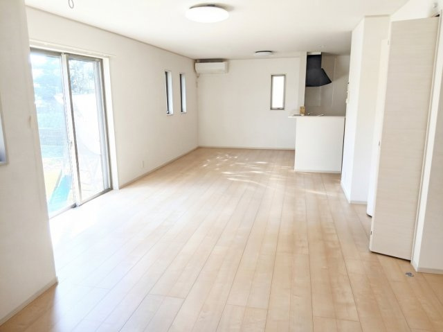 比企郡滑川町月の輪3丁目　中古戸建の居間・リビング