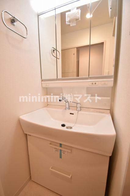 大阪市東成区東今里３丁目の賃貸マンションの洗面所
