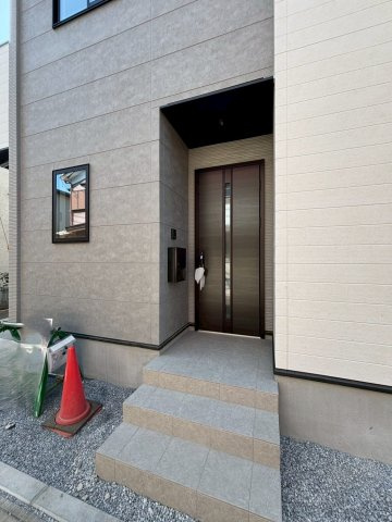 吉川市　木売　新築戸建　全1棟の玄関|施工例です
