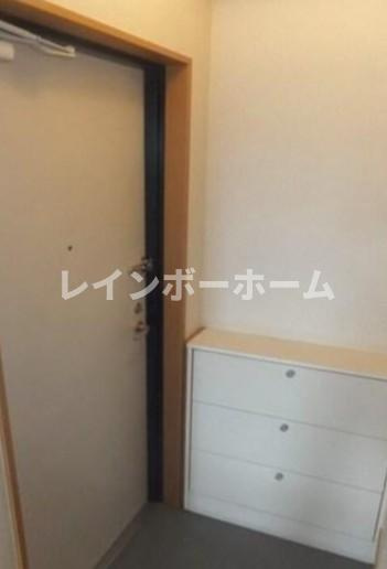 レ・ソール市川の玄関