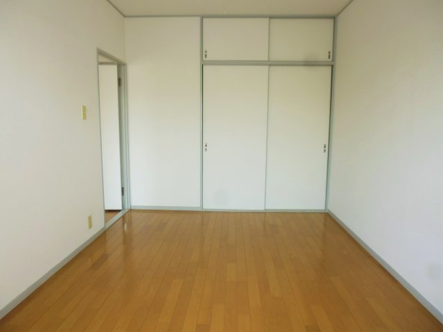プレジオ王塚台の洋室