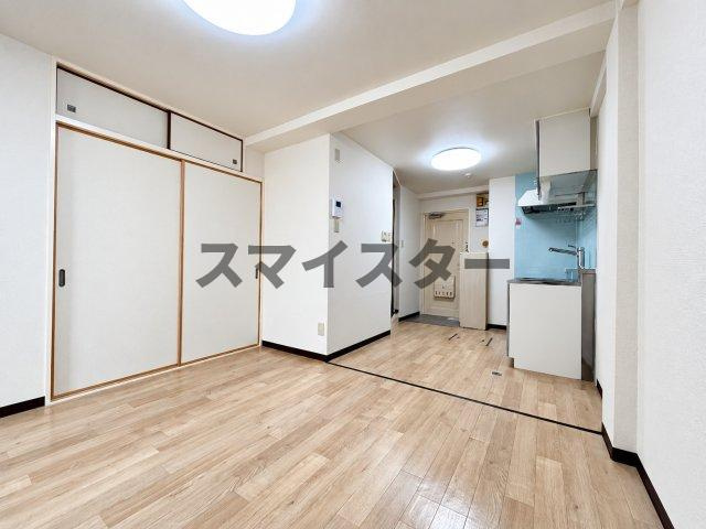 千葉市花見川区南花園２丁目の賃貸マンションの居間・リビング