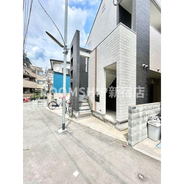 ファーストハウス北新宿のエントランス