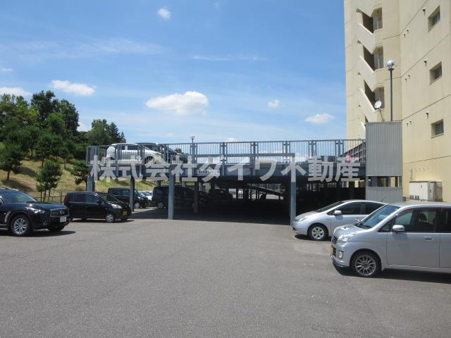 グランデュールの駐車場
