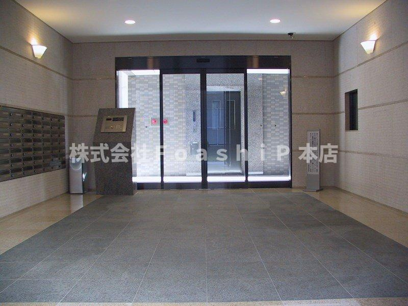 ルーブル学芸大学六番館のロビー