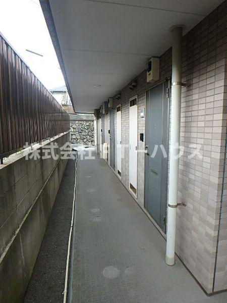 レオ五番館のロビー