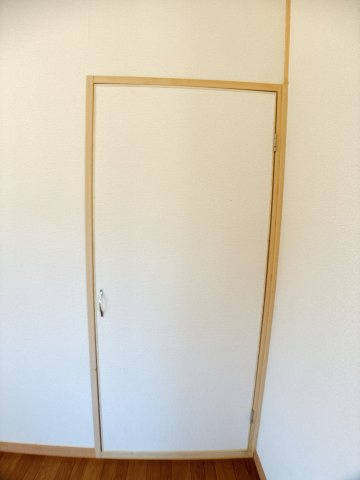 サンビレッジ美浜ⅡCの収納|別部屋同間取りのお写真となります。参考にご覧くださいませ。