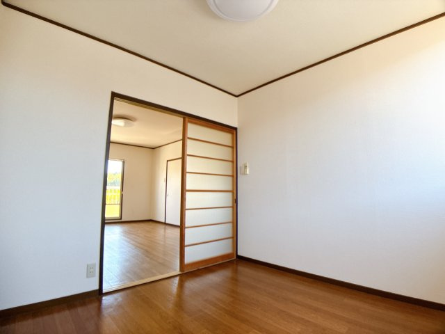 サンビレッジ美浜ⅡCの洋室|別部屋同間取りのお写真となります。参考にご覧くださいませ。
