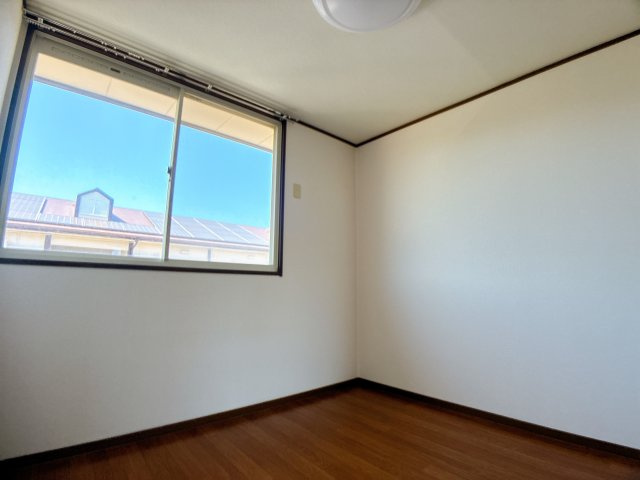 サンビレッジ美浜ⅡCの洋室|別部屋同間取りのお写真となります。参考にご覧くださいませ。