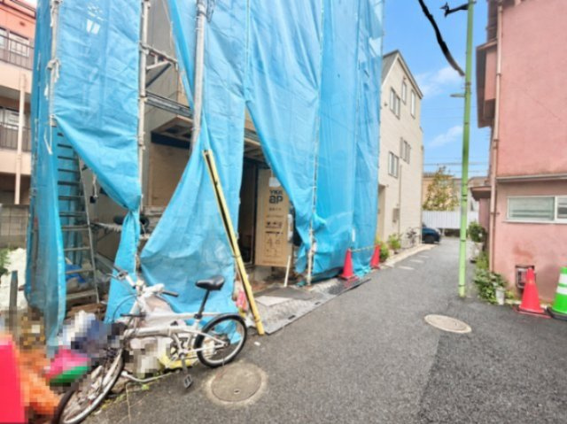 北区栄町　新築戸建の前面道路含む現地写真|2026.09.26撮影

現地ご見学希望・資料請求などお気軽にお問い合わせ下さい！
03-5990-5201