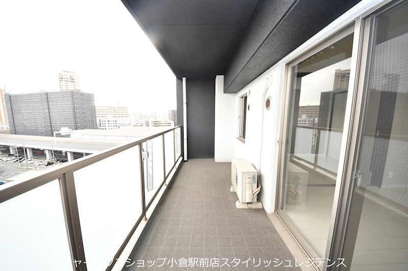 サンシャインタワー三萩野のバルコニー