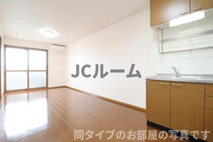 グランドハイデンス Bの居間・リビング