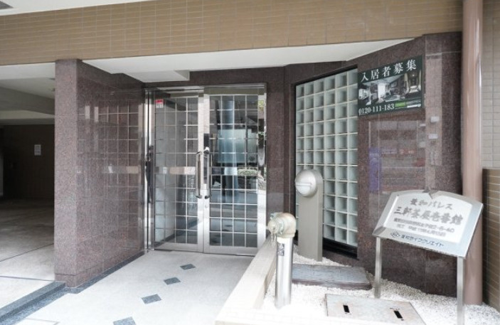 菱和パレス三軒茶屋壱番館のエントランス