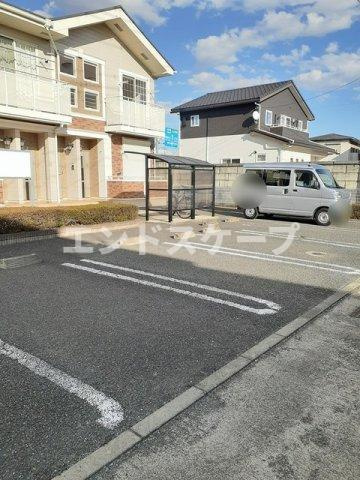 メゾンドアルモニーの駐車場|高崎、前橋のお部屋探しはエンドスケープまで！お客様の理想お聞かせ下さい♪