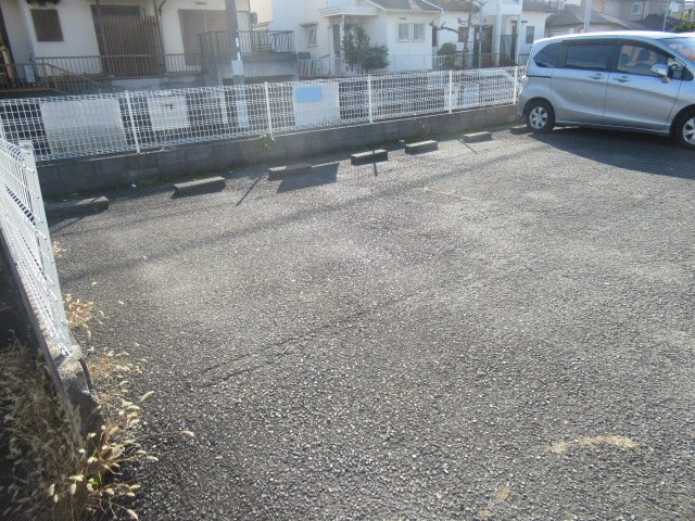 YTパルデメールの駐車場