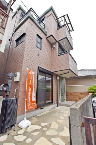 尼崎市水堂町1丁目中古戸建│4LDK+駐車1台可の外観|旭化成ホームズ施工の軽量鉄骨造。しっかりとした構造で、安心感のある住まいです。
