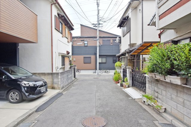 尼崎市水堂町1丁目中古戸建│4LDK+駐車1台可の前面道路含む現地写真|前面道路は西側4.6ｍ私道(位置指定道路)です。
