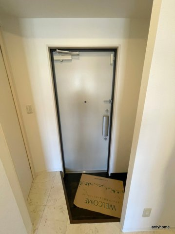 ラムアンドエヌエンタープライズの玄関