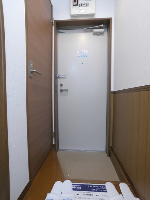 杉並区高円寺南２丁目のアパートの玄関