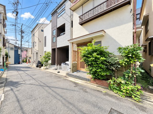 【TOKYO BASE】北区岸町2丁目　建築条件無し売地の前面道路含む現地写真|2026.10.05撮影

現地ご見学希望・資料請求などお気軽にお問い合わせ下さい！
03-5990-5201